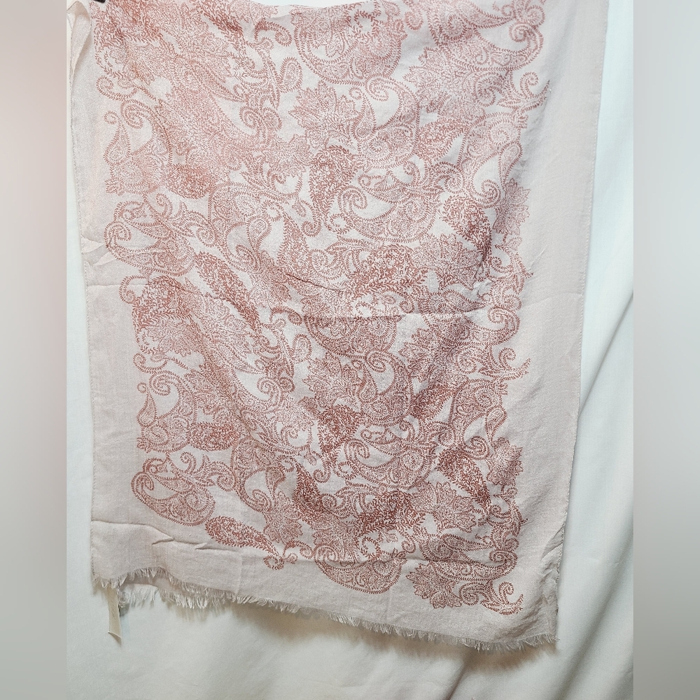100% Cotton Rose Pink Paisley Scarf in On Linnen White NWT - Picture 2 of 4